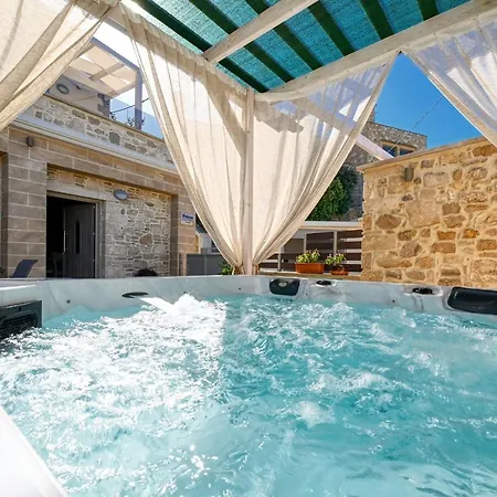 Petros Luxury Traditional House - Villa